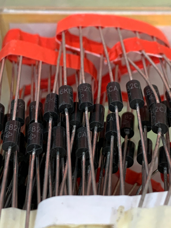 دیود زنر P6KE82CA