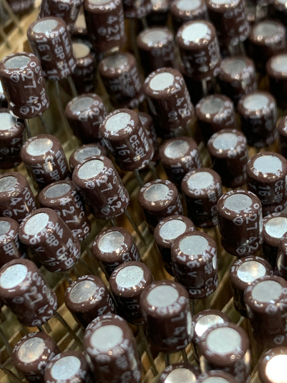 خازن 1 میکرو فاراد 16 ولت