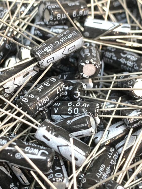 خازن الکترولیت 6.8 میکروفاراد 50 ولت