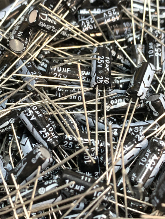 خازن الکترولیت 10 میکروفاراد 25 ولت