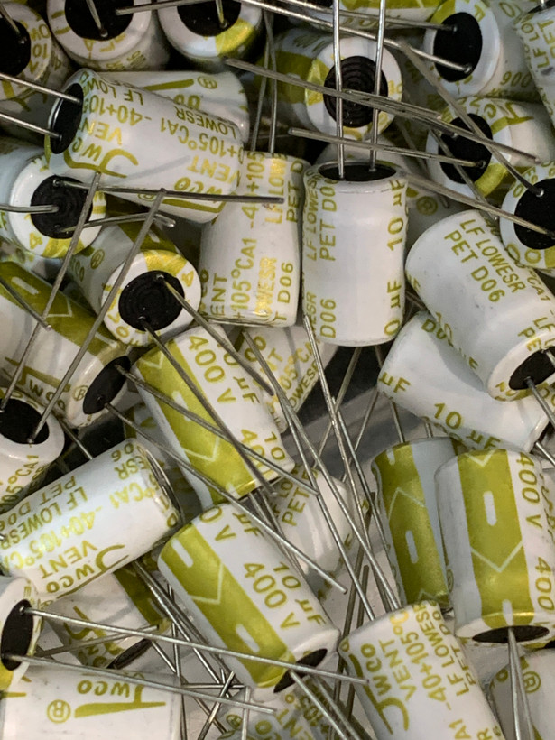 خازن الکترولیت 10 میکروفاراد 400 ولت