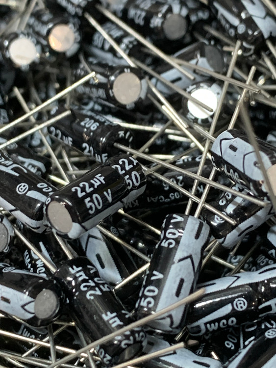 خازن الکترولیت 22 میکروفاراد 50 ولت