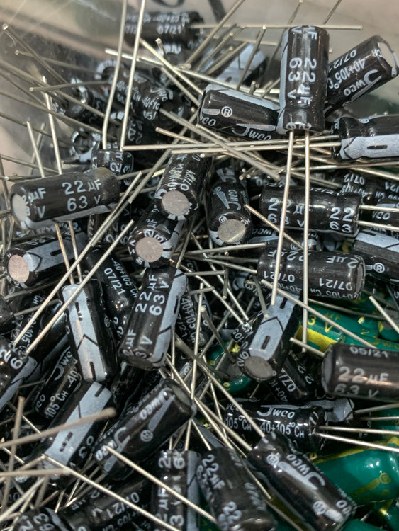 خازن الکترولیت 22 میکروفاراد 63 ولت