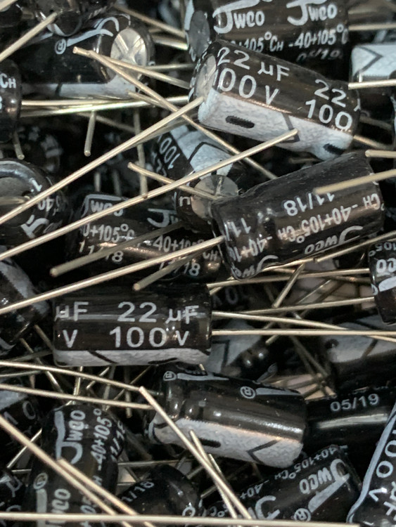 خازن الکترولیت 22 میکروفاراد 100 ولت