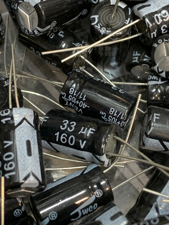 خازن الکترولیت 33 میکروفاراد 160 ولت