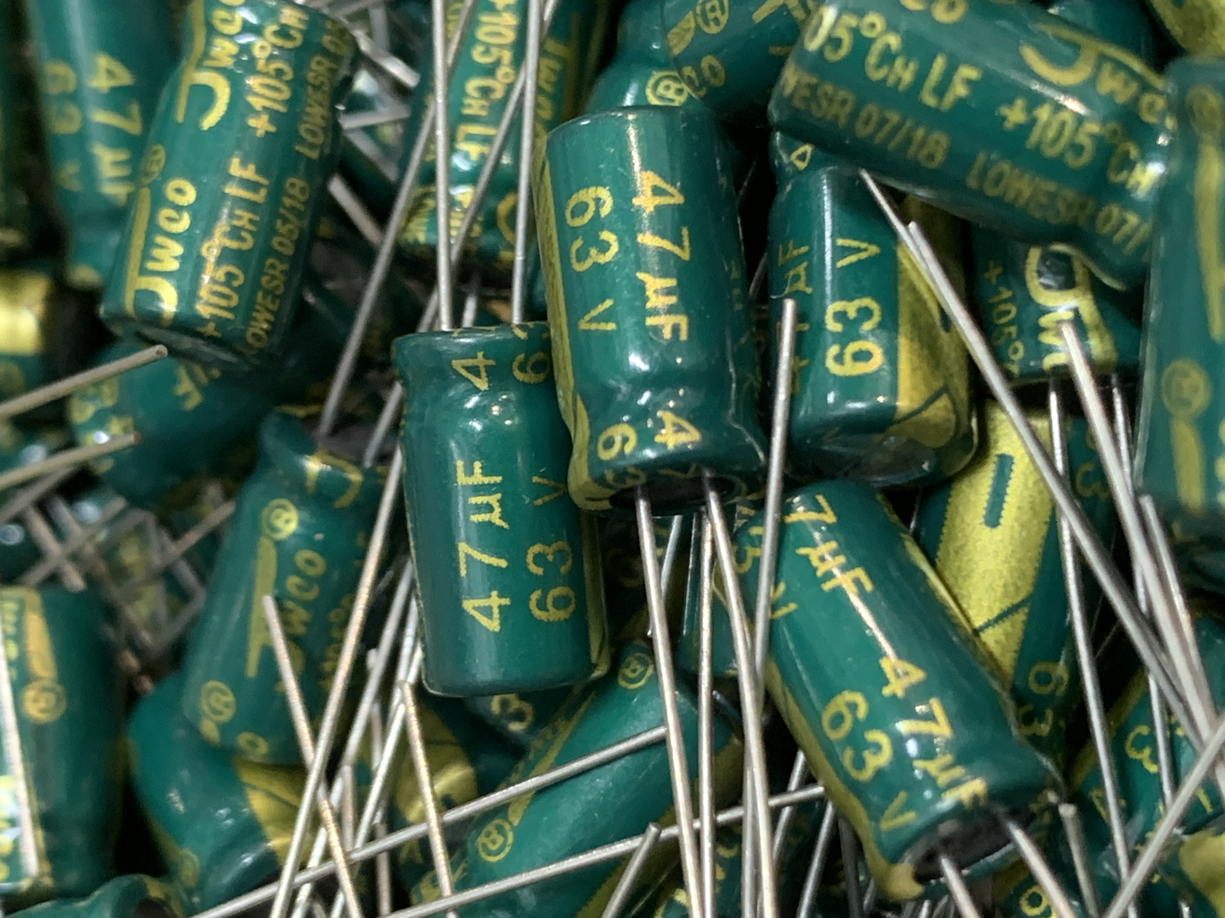 خازن الکترولیت 47 میکروفاراد (تمام ولتاژها)