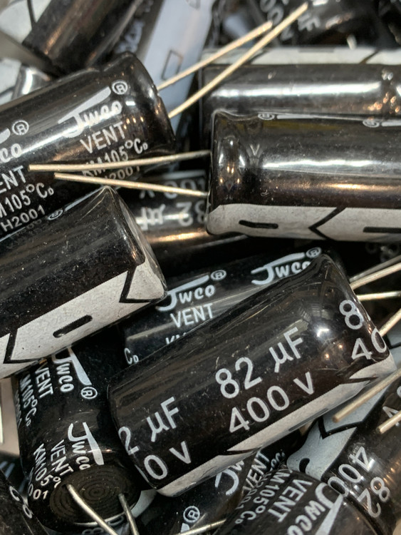 خازن الکترولیت 82 میکروفاراد 400 ولت