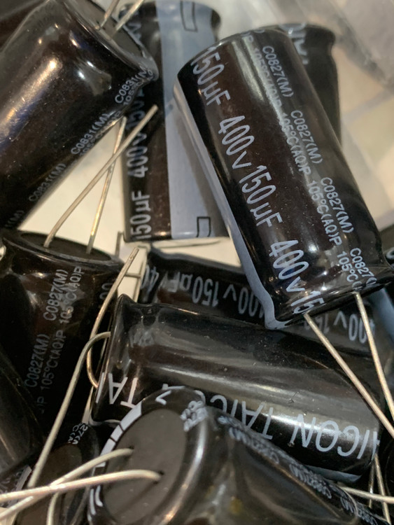 خازن الکترولیت 150 میکروفاراد 400 ولت