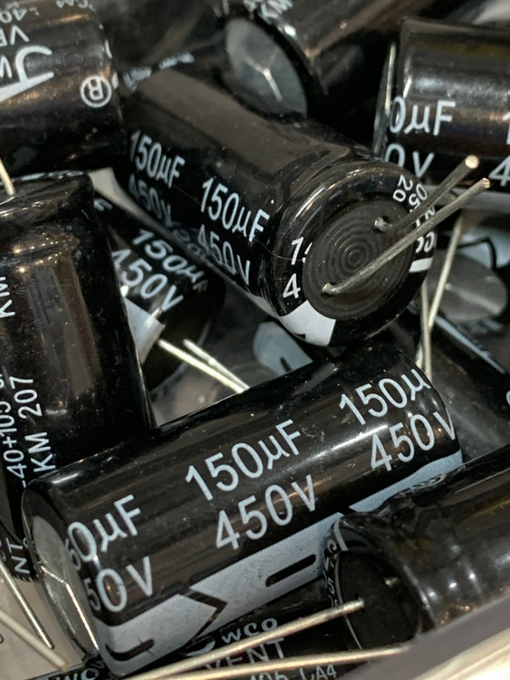 خازن الکترولیت 150 میکروفاراد 450 ولت