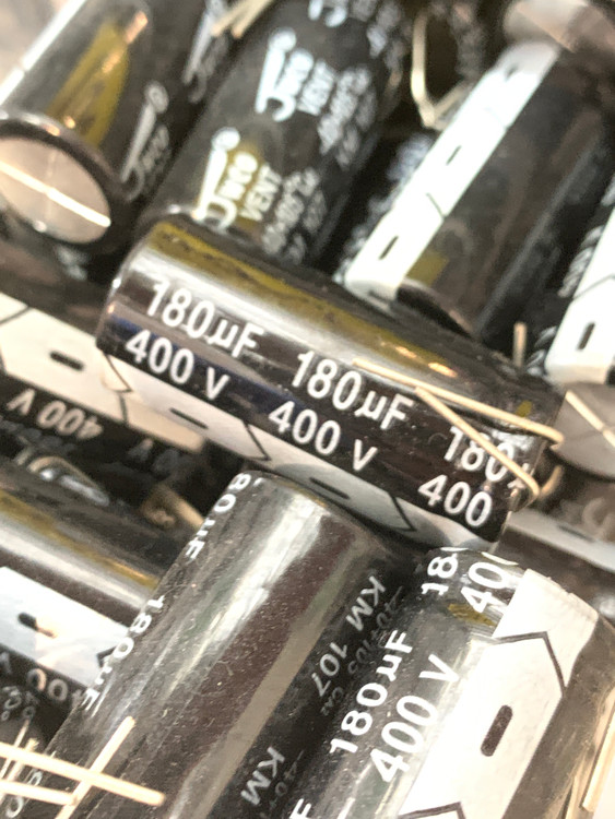 خازن الکترولیت 180 میکروفاراد 400 ولت