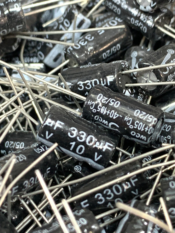 خازن الکترولیت 330 میکروفاراد 10 ولت