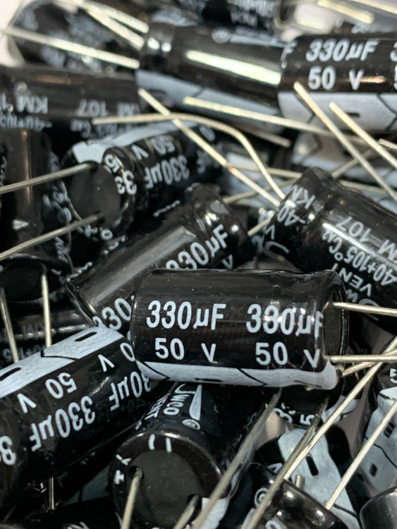 خازن الکترولیت 330 میکروفاراد 50 ولت