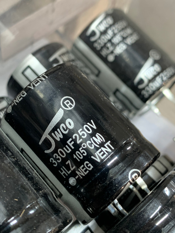 خازن الکترولیت 330 میکروفاراد 250 ولت