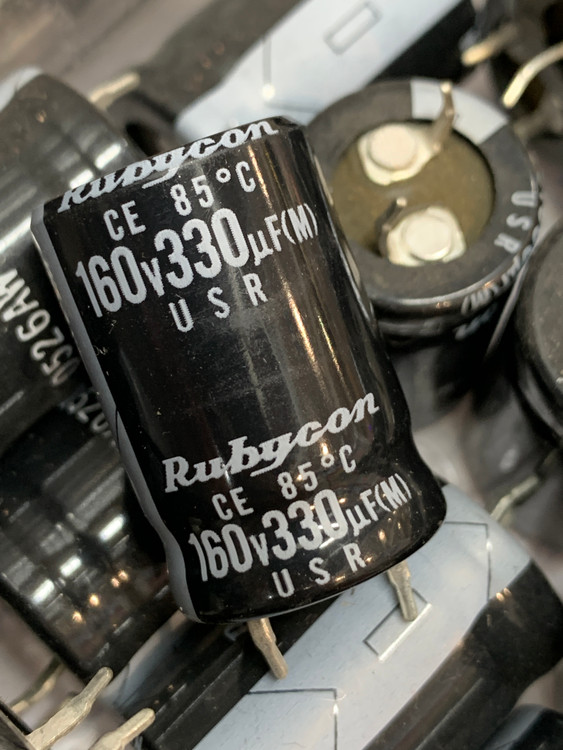 خازن الکترولیت 330 میکروفاراد 160 ولت