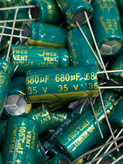 خازن الکترولیت 680 میکروفاراد 35 ولت