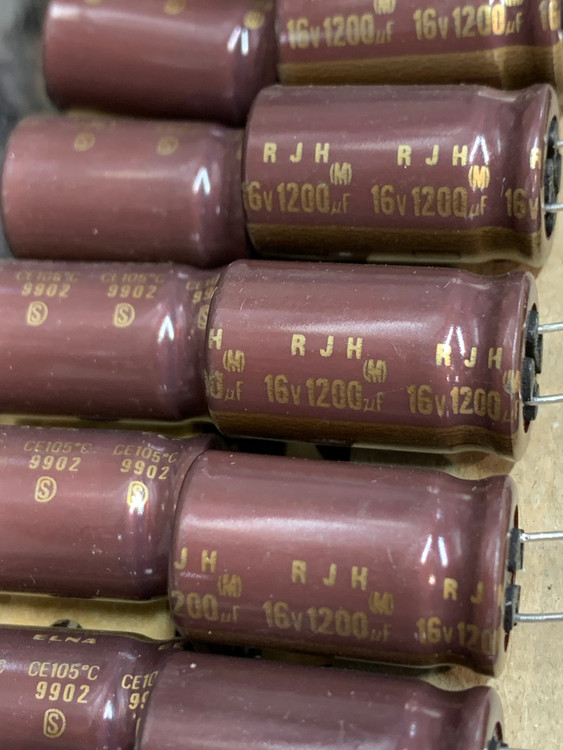 خازن الکترولیت 1200 میکروفاراد 16 ولت