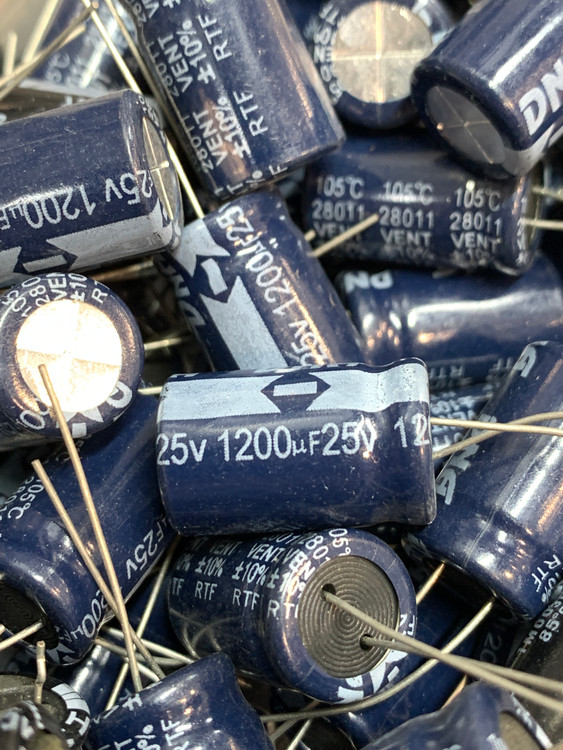 خازن الکترولیت 1200 میکروفاراد 25 ولت