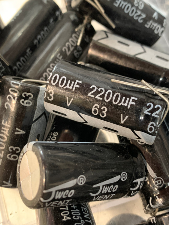 خازن الکترولیت 2200 میکروفاراد 63 ولت