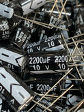 خازن الکترولیت 2200 میکروفاراد 10 ولت