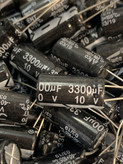 خازن الکترولیت 3300 میکروفاراد 10 ولت
