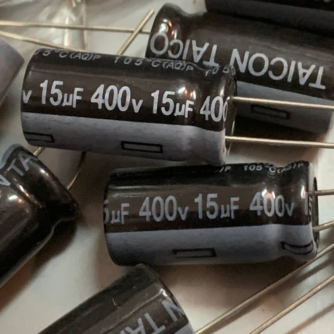 خازن الکترولیت 15 میکروفاراد 400 ولت